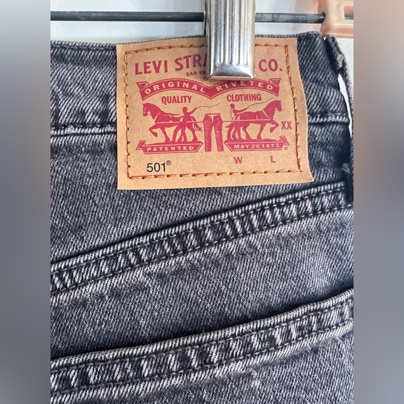 Levi’s 501 Cropped Women’s Jeans - Picture 7 of 9